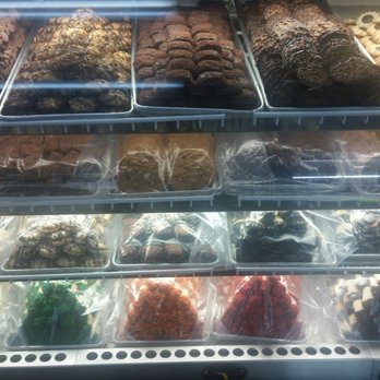 Elegante Pastry Shop - Cookies - Bakeries Near Me - Brooklyn, New York