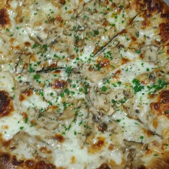 Honu Oceanside - Mushroom pizza. Mushrooms were soft, cheese melty. - Seafood Near Me - Lahaina, Hawaii