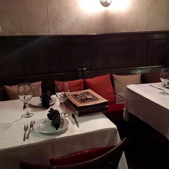 Mint Leaf Cuisine - Comfy bench seats with back cushions - Asian Fusion Near Me - Saratoga, California Mint Leaf Cuisine - Comfy bench seats with back cushions - Asian Fusion Near Me - Saratoga, California