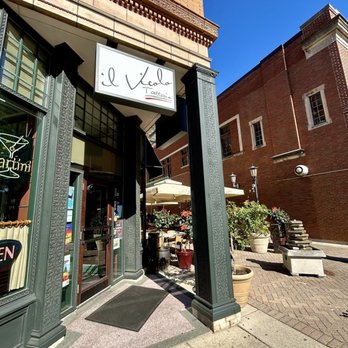 Il Vicolo Trattoria - Entrance - Italian Near Me - Oak Park, Illinois Il Vicolo Trattoria - Entrance - Italian Near Me - Oak Park, Illinois