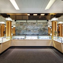 Robbins Brothers Fine Jewelers - Front entrance