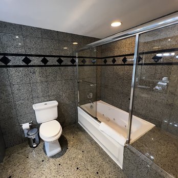Fortune House Hotel - Master bath - Hotels Near Me - Miami, Florida Fortune House Hotel - Master bath - Hotels Near Me - Miami, Florida