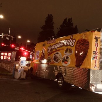 Un Poquito Mas - a food truck at night - Food Trucks Near Me - San Jose, California Un Poquito Mas - a food truck at night - Food Trucks Near Me - San Jose, California