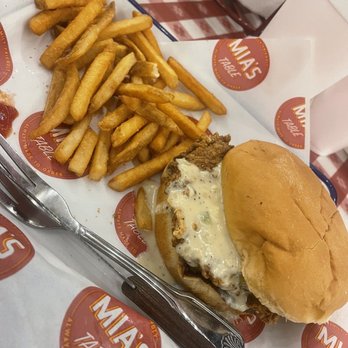 Mia's Table - Chicken sandwich with jalapeño gravy - American Near Me - Houston, Texas Mia's Table - Chicken sandwich with jalapeño gravy - American Near Me - Houston, Texas