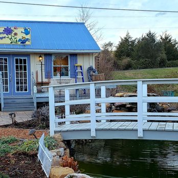 Massanutten Country Corner - Peaceful little pond - Grocery Near Me - Luray, Virginia Massanutten Country Corner - Peaceful little pond - Grocery Near Me - Luray, Virginia