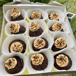 Georgis Goodies - Peanut butter chocolate baby Bundts