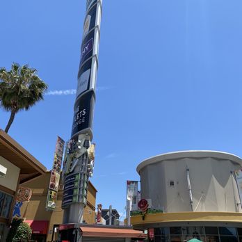 The Outlets at Orange - Shops - Shopping Centers Near Me - Orange, California