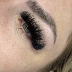 757 Lashes - Mega volume lash extensions