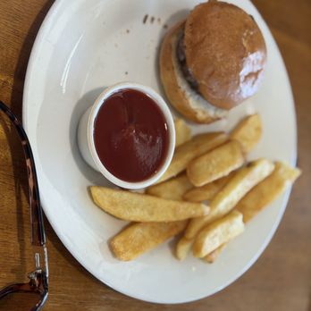 Caldermeade Farm & Cafe - Burger - Restaurants Near Me - Caldermeade, VIC