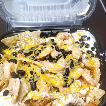 The Dunes House - Chicken and shrimp nachos - American Near Me - Hilton Head Island, South Carolina