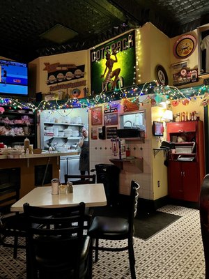 Dots Back Inn by null
