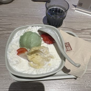 Sweethoney Dessert - D5. Durian & Matcha Ice Cream With Vanilla Frost D5. - Desserts Near Me - Colma, California
