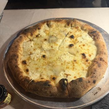 Arancino di Mare - Pizza Quattro Formaggi DD - Italian Near Me - Honolulu, Hawaii