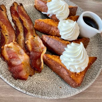 Basalt - Coco Mac nut French toast with bacon - New American Near Me - Honolulu, Hawaii