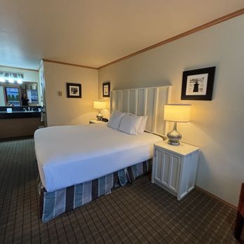 River House Inn, a Baymont by Wyndham - King bed nonview room - Hotels Near Me - Florence, Oregon