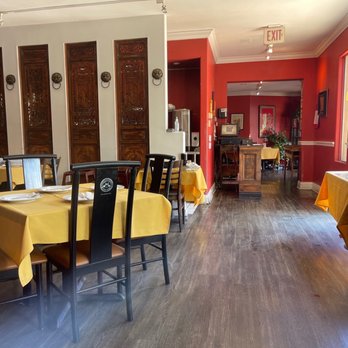 China Palace - the dining room of a chinese restaurant - Chinese Near Me - Santa Barbara, California China Palace - the dining room of a chinese restaurant - Chinese Near Me - Santa Barbara, California