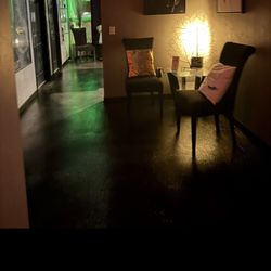 Lae Beauty Bar - Evening view of the salon