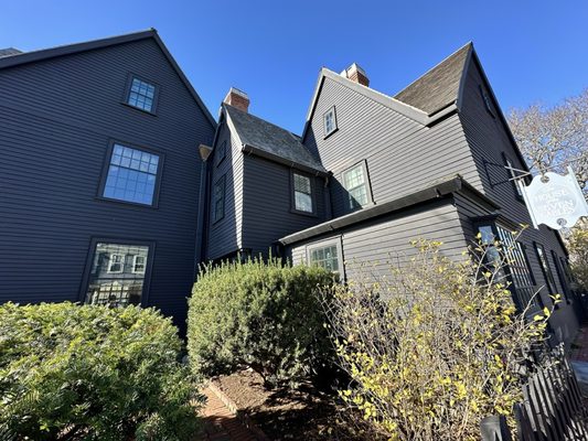 The House of the Seven Gables by null