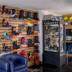 Absolute Snow - Cyber shop, located in Hemel Hempstead. In house heat molding for thirtytwo snowboard boots