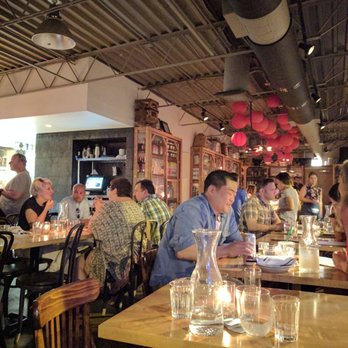 Mott St - Inside - Asian Fusion Near Me - Chicago, Illinois