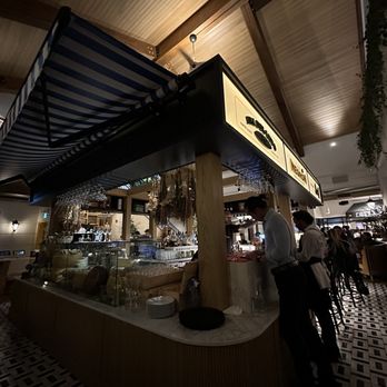 Lupo - Indoor seating - Italian Near Me - Banff, Alberta Lupo - Indoor seating - Italian Near Me - Banff, Alberta