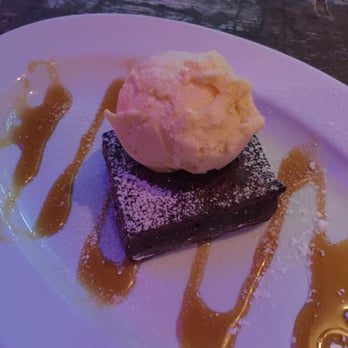 Tollboden - Sjokoladekake med vaniljeis... Vel, sjokoladefondant med vaniljeis og karamellsaus. Omg! - Bars Near Me - Kristiansand, 10 Tollboden - Sjokoladekake med vaniljeis... Vel, sjokoladefondant med vaniljeis og karamellsaus. Omg! - Bars Near Me - Kristiansand, 10