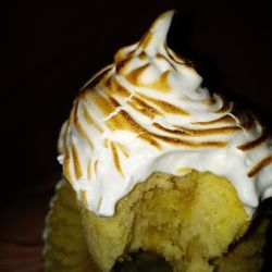 Cupcake Galore - Pineapple lemon meringue cupcake