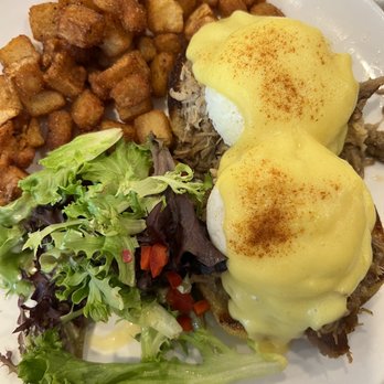 Aloha Kitchen - Eggs Benedict kalua pork - Breakfast & Brunch Near Me - Honolulu, Hawaii Aloha Kitchen - Eggs Benedict kalua pork - Breakfast & Brunch Near Me - Honolulu, Hawaii