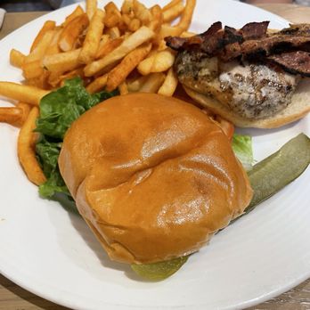 B-Line Diner - Grilled chicken burger (no cheese) - American Near Me - Orlando, Florida
