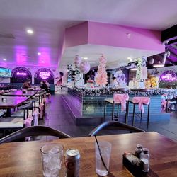 Madres Brunch - The inside of Madres Brunch