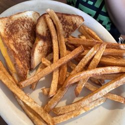 All Valley Cafe - Grilled cheese and homemade fries