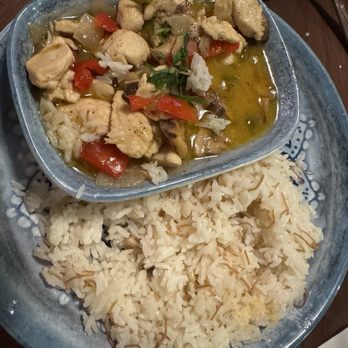 Bosphorous Turkish Cuisine - Chicken Sauté with lemon sauce with peppers, onions, mushrooms, and delicious jasmine rice! - Turkish Near Me - St. Petersburg, Florida Bosphorous Turkish Cuisine - Chicken Sauté with lemon sauce with peppers, onions, mushrooms, and delicious jasmine rice! - Turkish Near Me - St. Petersburg, Florida