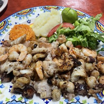 El Pescador - Mariscada a la plancha con ajo. - Mexican Near Me - San Lucas, CHP