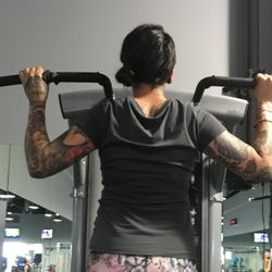California Fitness Coaching - Doing pullups