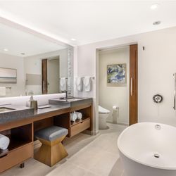 Hilton Grand Vacations Club Hokulani Waikiki Honolulu - Guest room bath