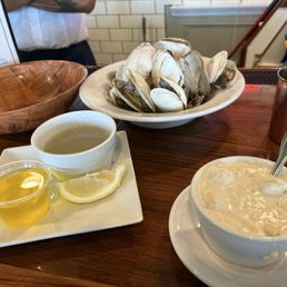 Steamers and chowdah! Steamers and chowdah!
