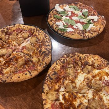 TailGate Brewery Murfreesboro - Build your own with hot honey and breaded chicken, burrata margherita pizza - Breweries Near Me - Murfreesboro, Tennessee TailGate Brewery Murfreesboro - Build your own with hot honey and breaded chicken, burrata margherita pizza - Breweries Near Me - Murfreesboro, Tennessee