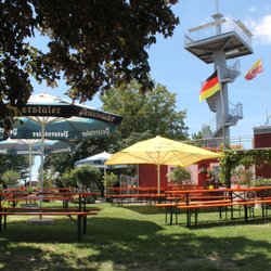 Heubergturm - Außenbereich mit sonnigen und schattigen Pätzen