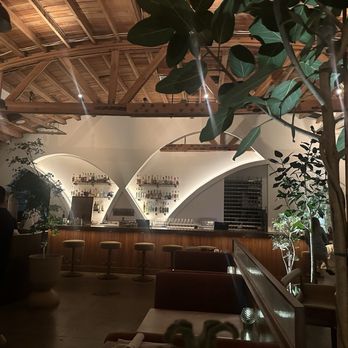 Edgemar - Beautiful interior - Seafood Near Me - Santa Monica, California