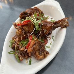 Vee Vee - Wingz (with red stripe + magnum bbq sauce)