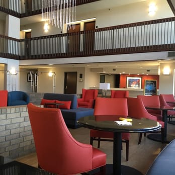Pear Tree Inn Sikeston - Lots of room to sit and relax and enjoy food - Hotels Near Me - Sikeston, Missouri