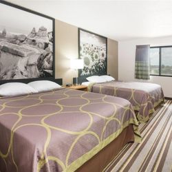 Super 8 by Wyndham Jamestown - Guest room
