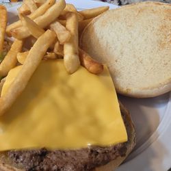 Mac's Drive In - Cheeseburger