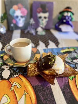 Saint Honoré Doughnuts & Beignets by null