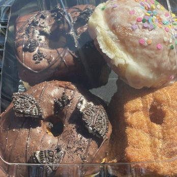 Dulceology - Brioche donuts + cronuts - Bakeries Near Me - Baltimore, Maryland