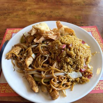 Green Leaves - lunch menu: chicken lo mein, crab rangoons and pork fried rice - Sushi Bars Near Me - York, Maine Green Leaves - lunch menu: chicken lo mein, crab rangoons and pork fried rice - Sushi Bars Near Me - York, Maine