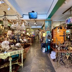 Pasadena Antique Center - The hallways stretch on for ages lol