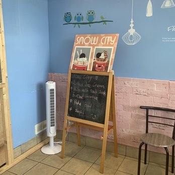 Snow City - Small (temporary) seating area - Ice Cream & Frozen Yogurt Near Me - Orlando, Florida Snow City - Small (temporary) seating area - Ice Cream & Frozen Yogurt Near Me - Orlando, Florida