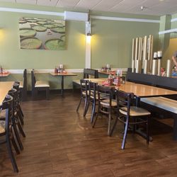 Pho Bamboo - Spacious seating  area
