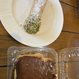 Pistachio Cannoli and Eclair Cake Pistachio Cannoli and Eclair Cake